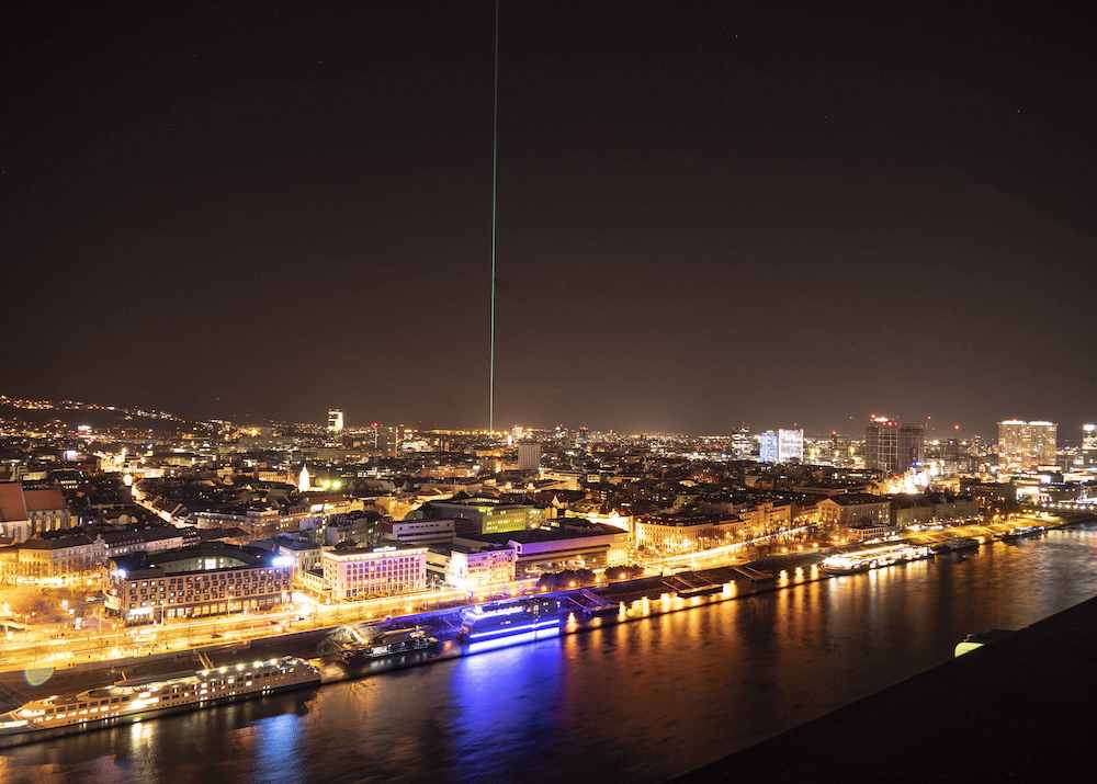 スロバキア　SLOVAKIA　test　Laser KVANT Architect Sky laser スカイレーザー　サーチライト