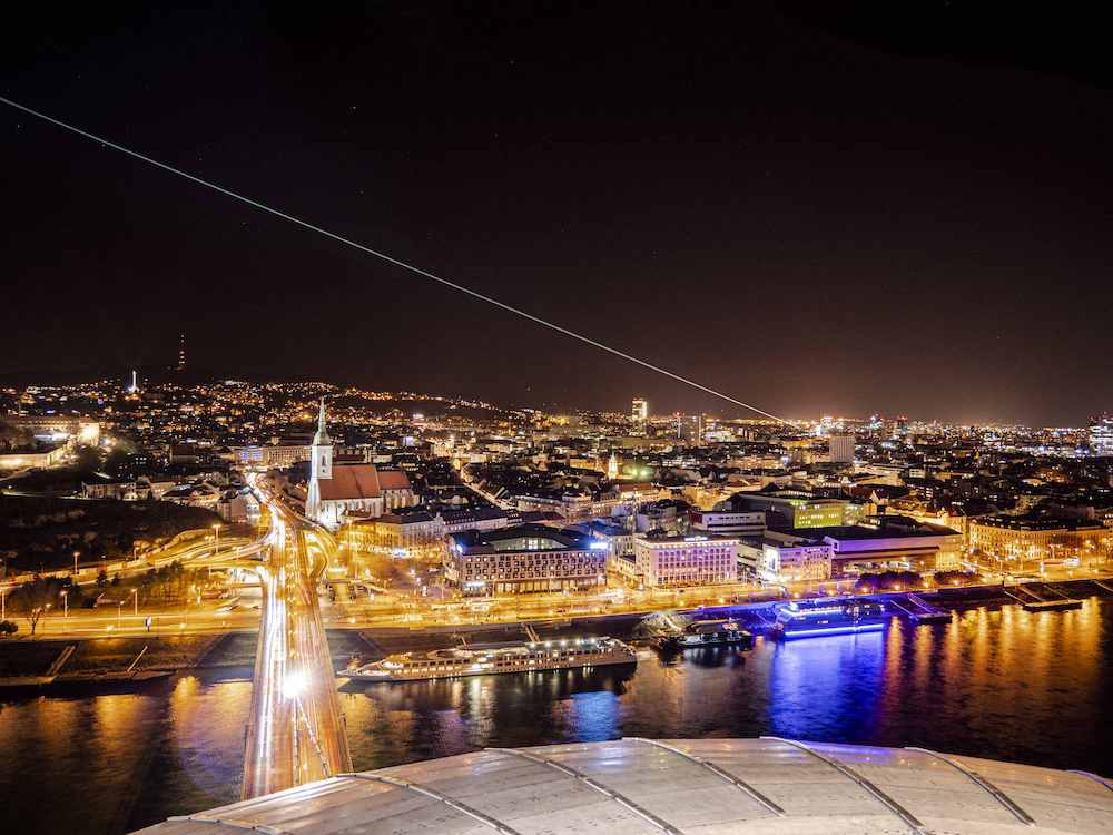 スロバキア　SLOVAKIA　test　Laser KVANT Architect Sky laser スカイレーザー　サーチライト