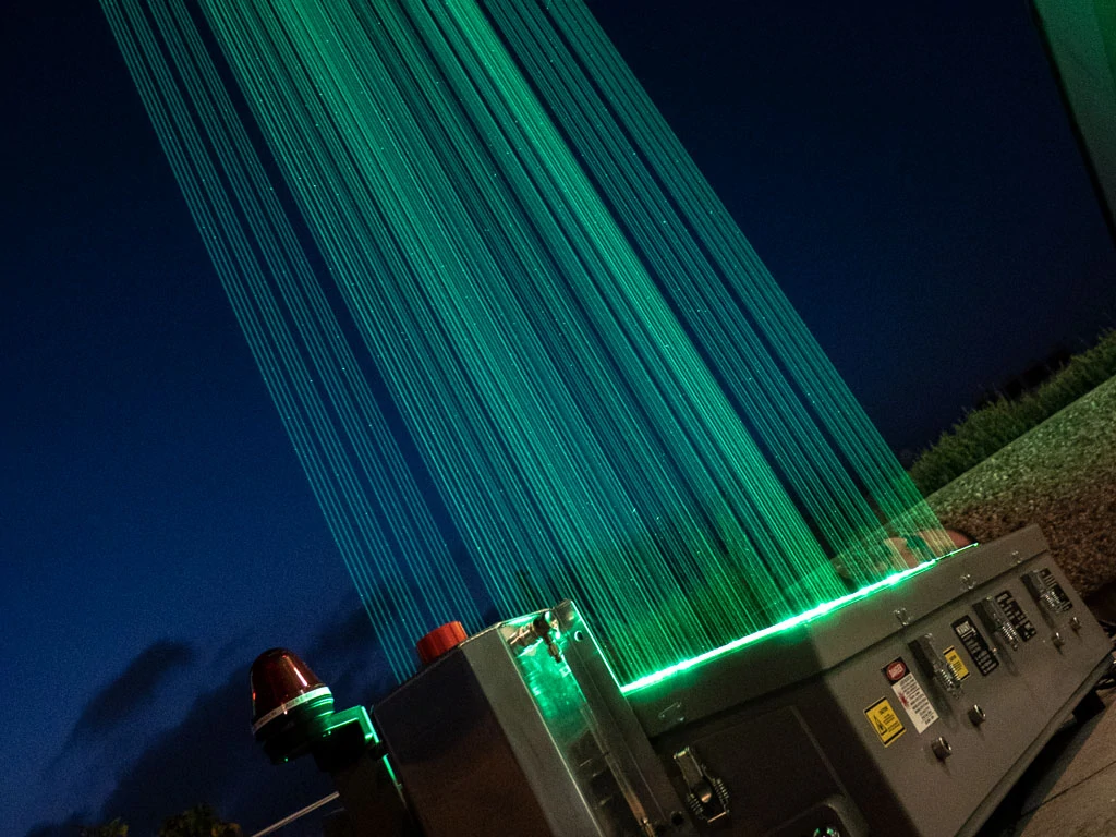 スロバキア　SLOVAKIA　Laser KVANT Architect Sky laser スカイレーザー　サーチライト