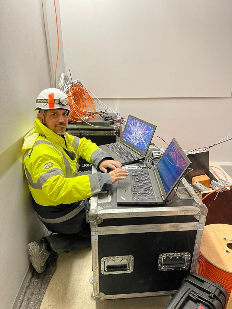 Happy New Year 2022、KVANT,laser Serbia　Belgrade Tower