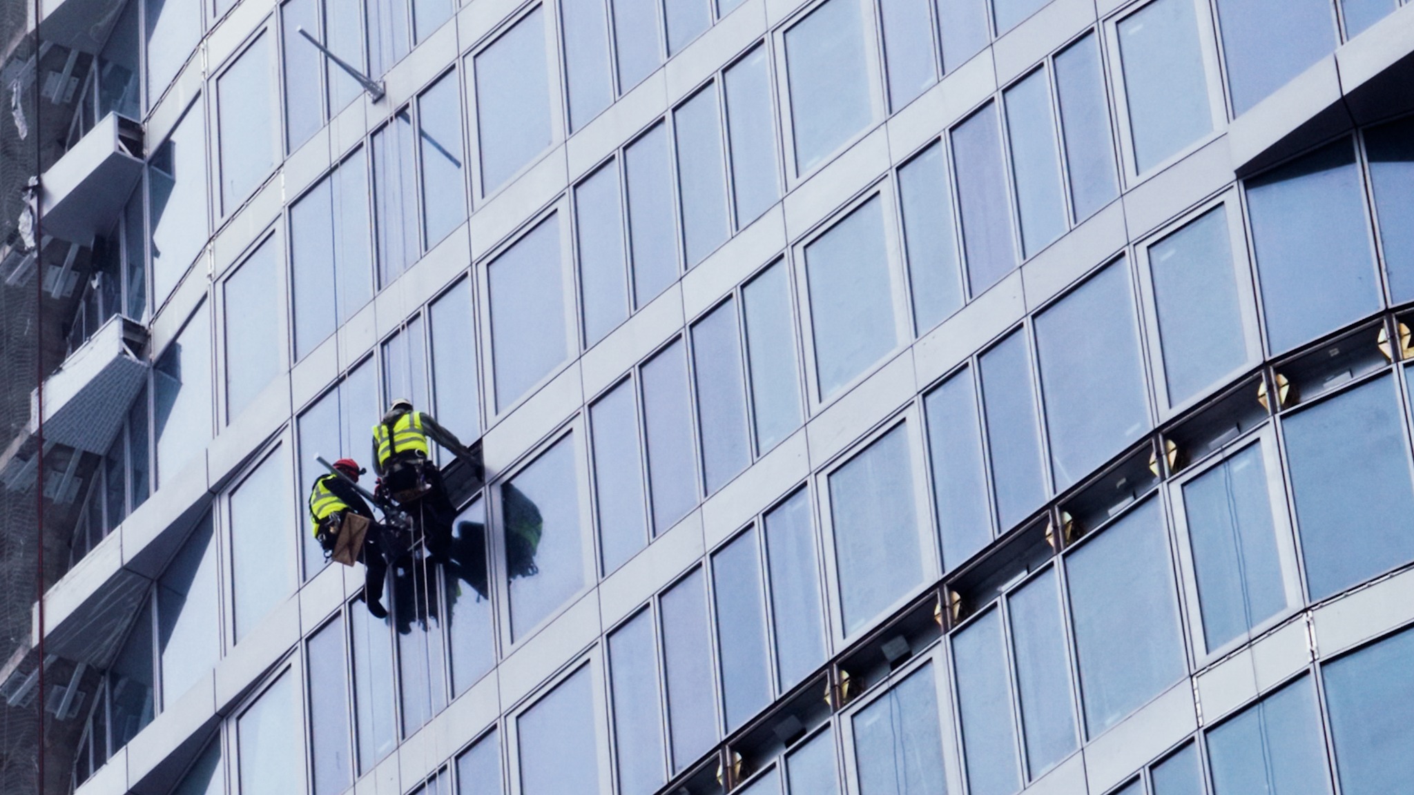 Happy New Year 2022、KVANT,laser Serbia　Belgrade Tower