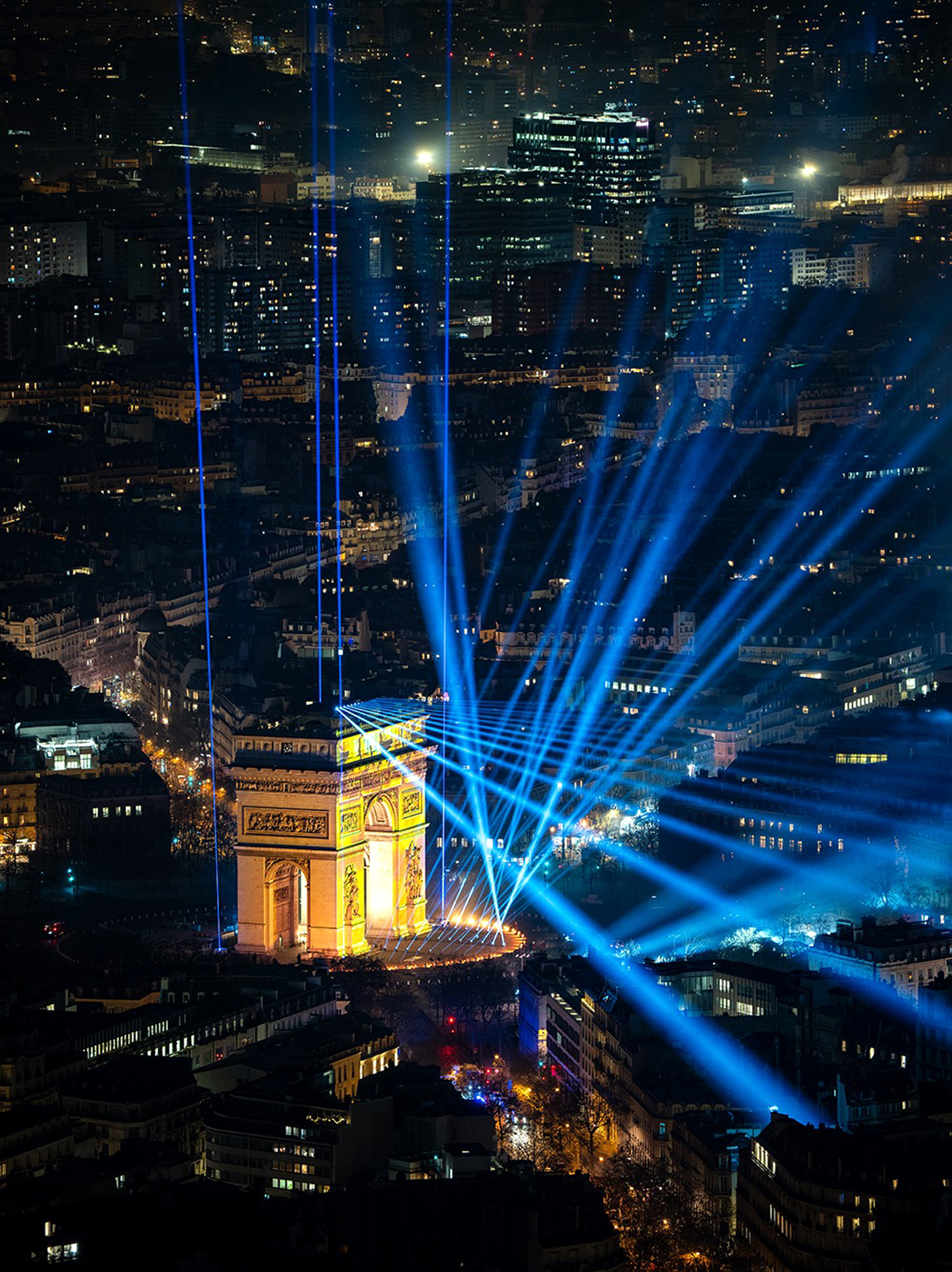 パリ凱旋門でKVANT製品が使われています。