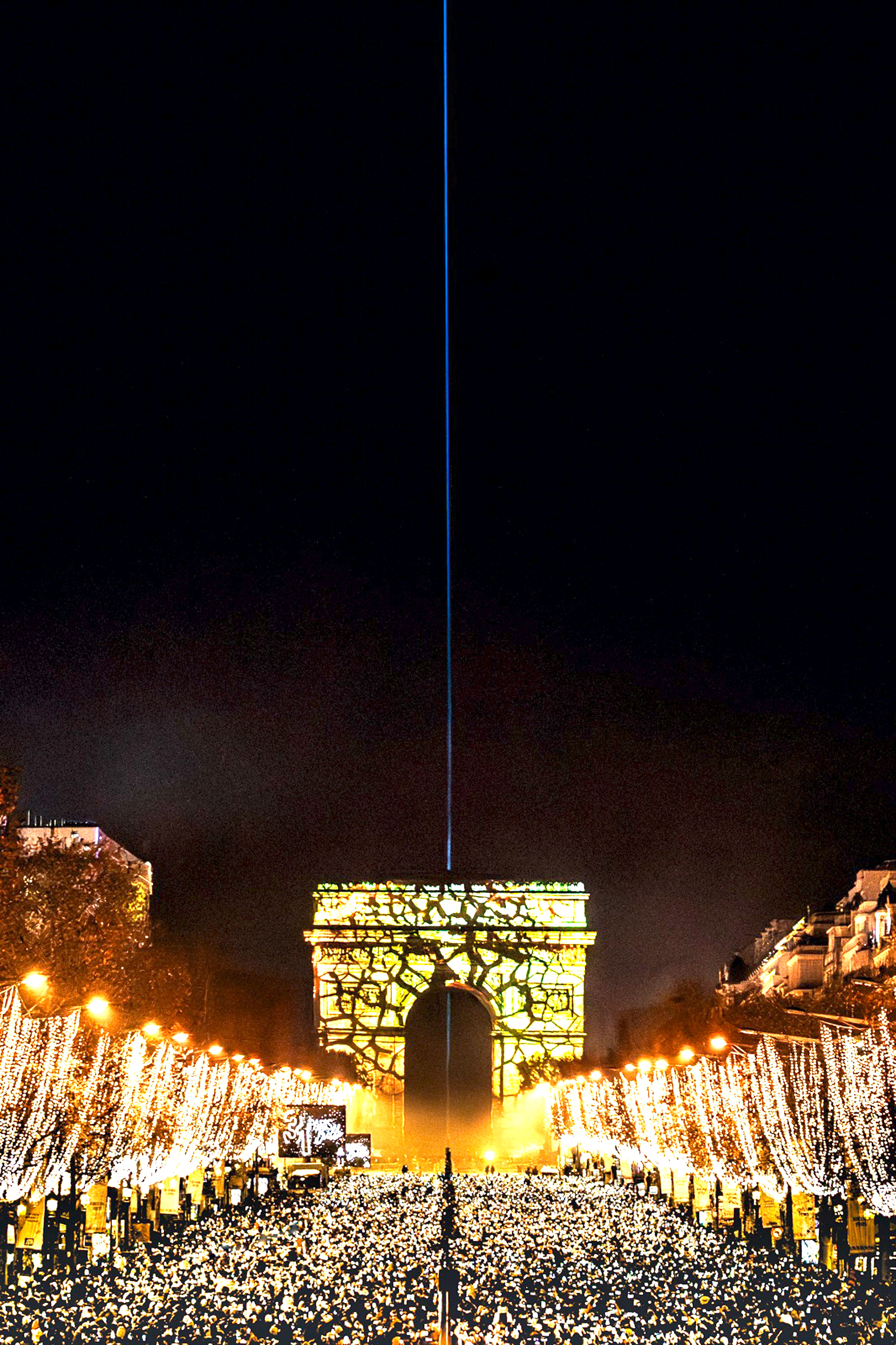 パリ凱旋門でKVANT製品が使われています。