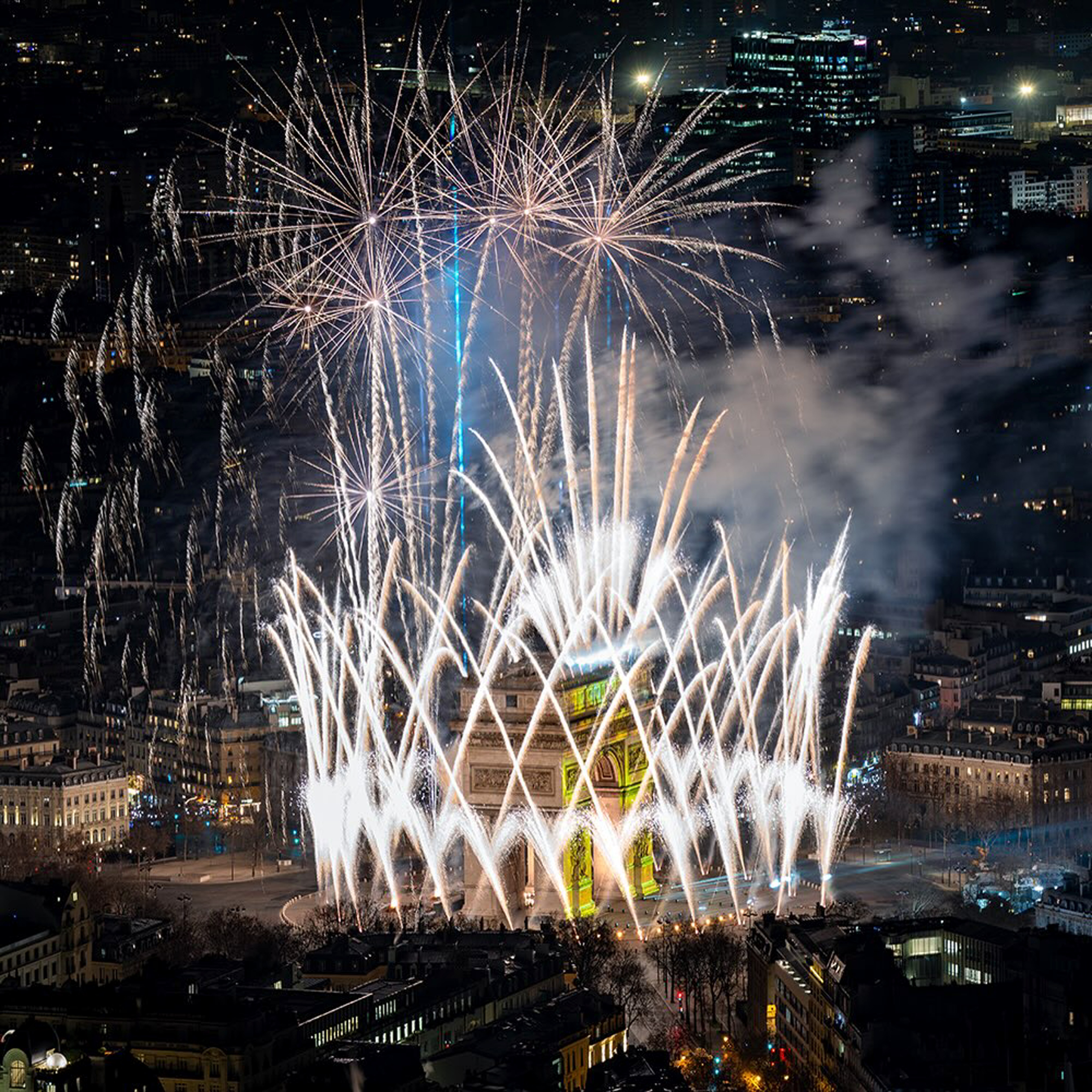 パリ凱旋門でKVANT製品が使われています。